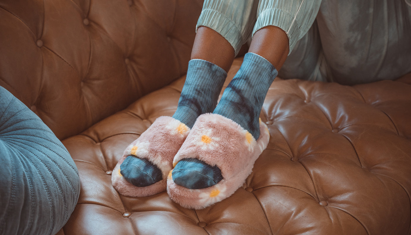 Fuzzy Dreams Thigh High Sock, Plush Warmth Long Socks Snuggs Cozy Socks  Knee High In The Style of Teddy Legs (Blue,One Size) : : Clothing,  Shoes & Accessories